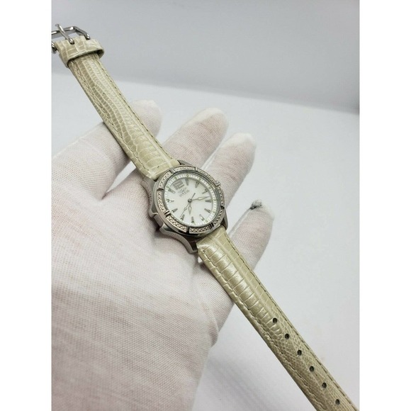 Invicta Women\'s Wildflower 31mm 11782
